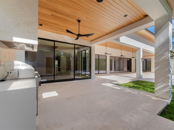 6840 SW 92nd St, Pinecrest FL 33156