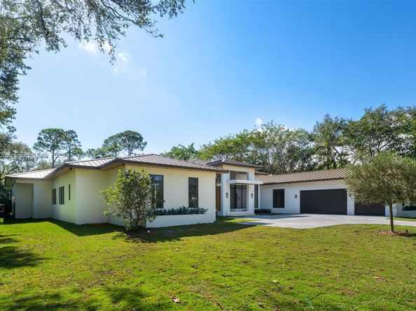 6840 SW 92nd St, Pinecrest FL 33156