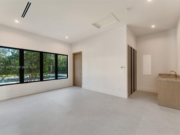 6840 SW 92nd St, Pinecrest FL 33156