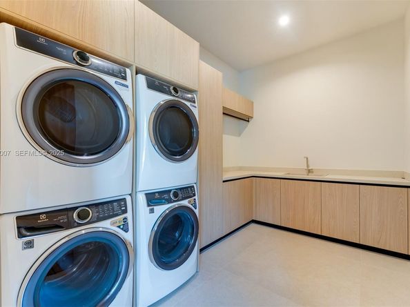 6840 SW 92nd St, Pinecrest FL 33156