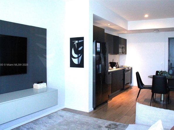398 NE 5th St 3310, Miami FL 33132