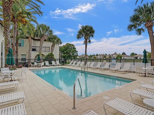4284 Cascada Cir, Cooper City FL 33024