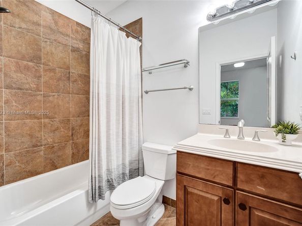 4284 Cascada Cir, Cooper City FL 33024