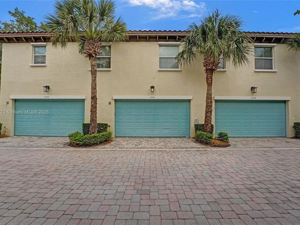 4284 Cascada Cir, Cooper City FL 33024
