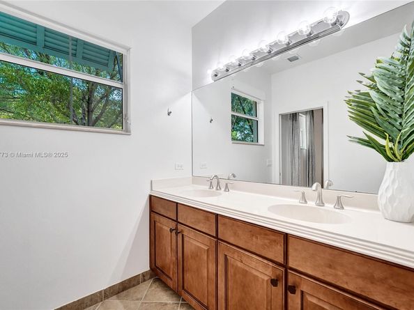 4284 Cascada Cir, Cooper City FL 33024
