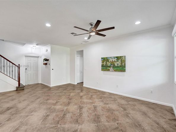 4284 Cascada Cir, Cooper City FL 33024
