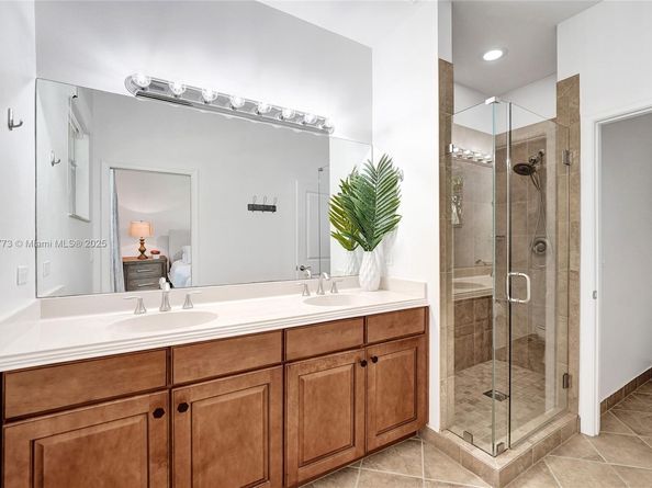 4284 Cascada Cir, Cooper City FL 33024