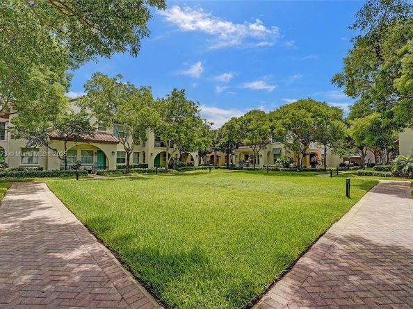 4284 Cascada Cir, Cooper City FL 33024
