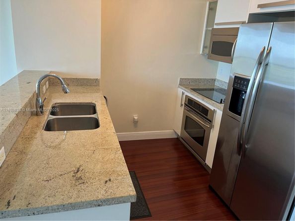 601 NE 36th St 1908, Miami FL 33137