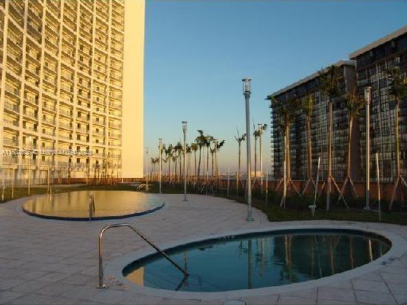 601 NE 36th St 1908, Miami FL 33137