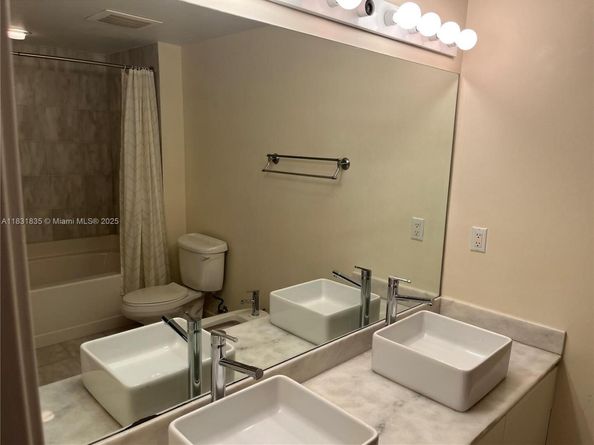 601 NE 36th St 1908, Miami FL 33137