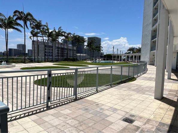 601 NE 36th St 1908, Miami FL 33137