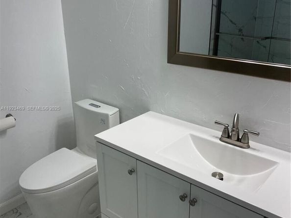 100 Golden Isles Dr 605, Hallandale Beach FL 33009