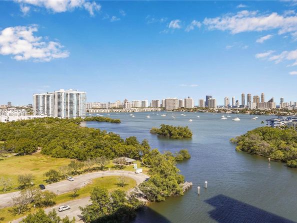 16385 Biscayne Blvd 1502, North Miami Beach FL 33160