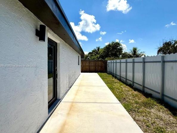 11462 SW 225th St, Miami FL 33170