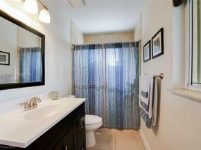 7921 NW 178th St, Hialeah FL 33015