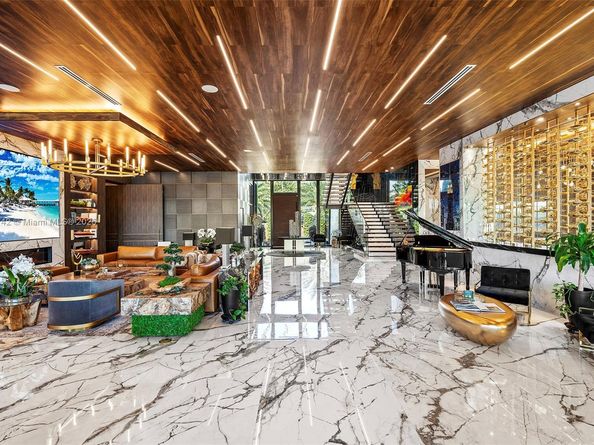 733 Middle River Dr, Fort Lauderdale FL 33304