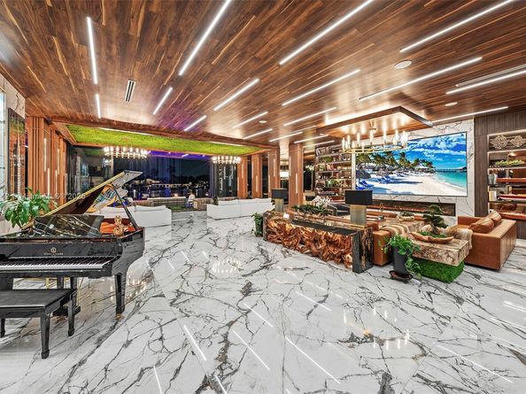 733 Middle River Dr, Fort Lauderdale FL 33304