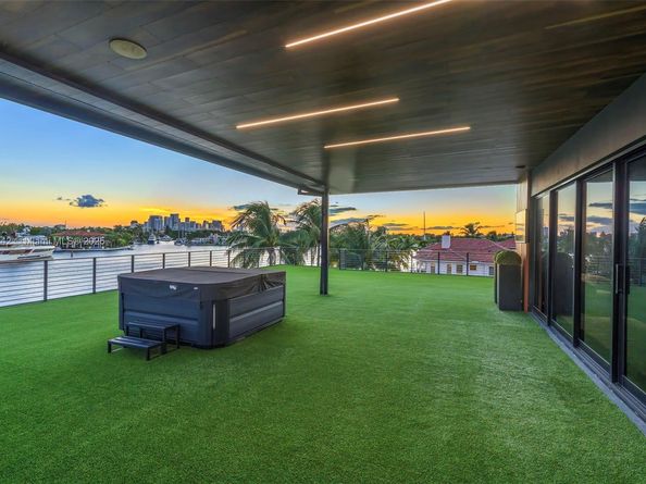 733 Middle River Dr, Fort Lauderdale FL 33304