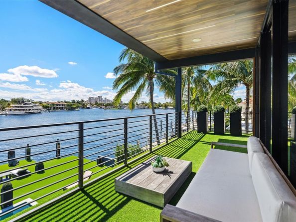 733 Middle River Dr, Fort Lauderdale FL 33304