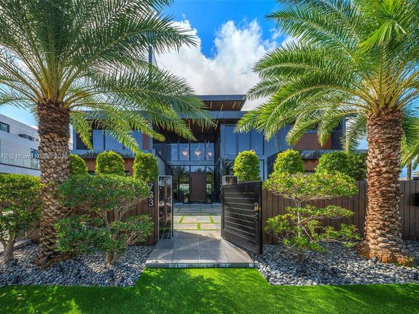 733 Middle River Dr, Fort Lauderdale FL 33304