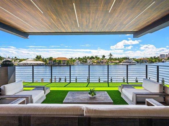 733 Middle River Dr, Fort Lauderdale FL 33304