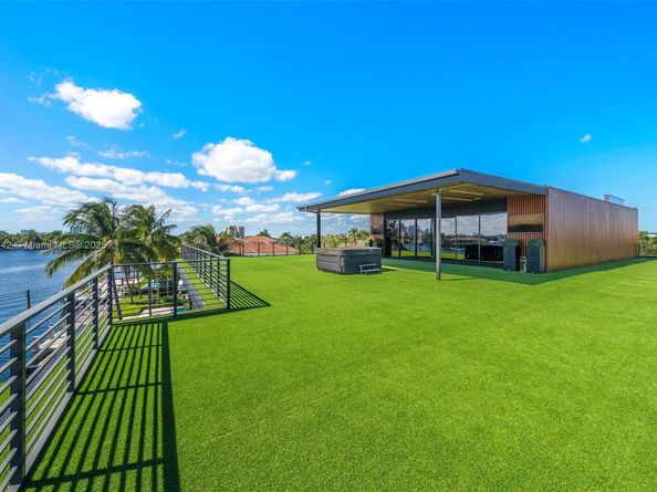 733 Middle River Dr, Fort Lauderdale FL 33304