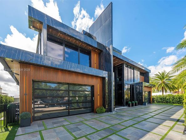 733 Middle River Dr, Fort Lauderdale FL 33304