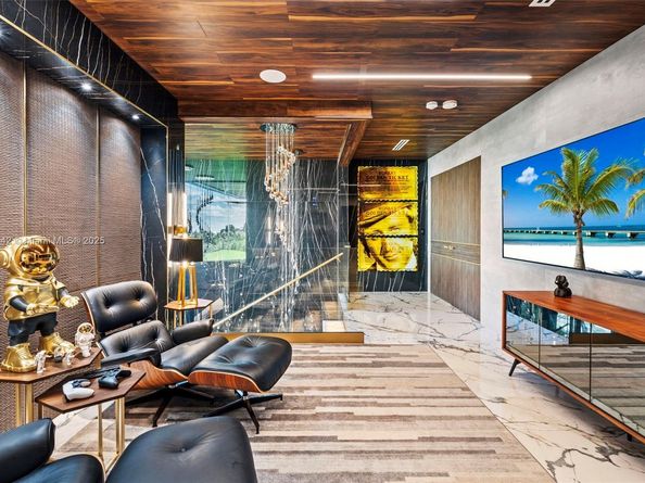 733 Middle River Dr, Fort Lauderdale FL 33304