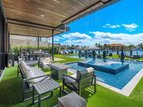 733 Middle River Dr, Fort Lauderdale FL 33304