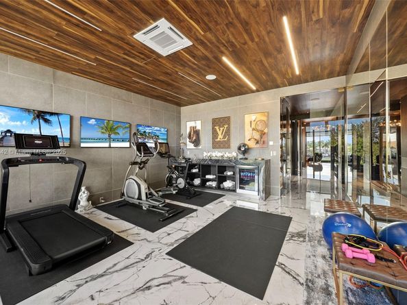 733 Middle River Dr, Fort Lauderdale FL 33304