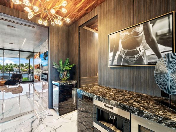 733 Middle River Dr, Fort Lauderdale FL 33304