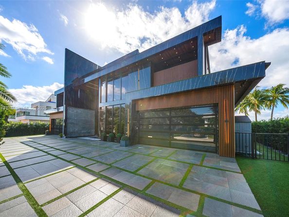 733 Middle River Dr, Fort Lauderdale FL 33304