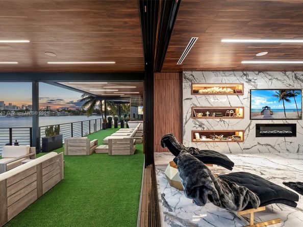 733 Middle River Dr, Fort Lauderdale FL 33304