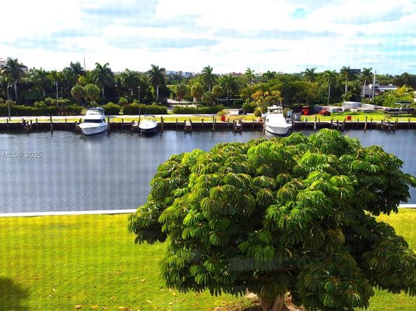 601 Three Islands Blvd 404, Hallandale Beach FL 33009