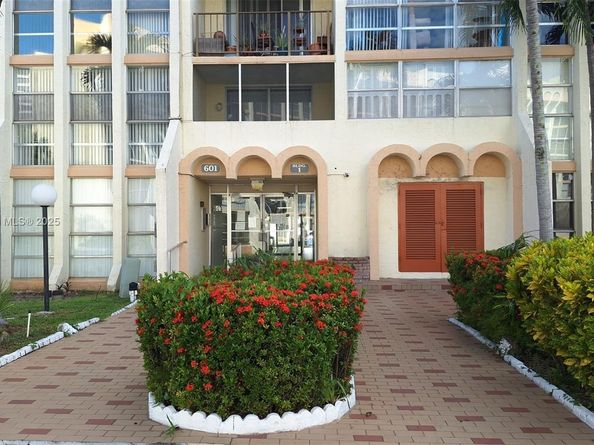 601 Three Islands Blvd 404, Hallandale Beach FL 33009