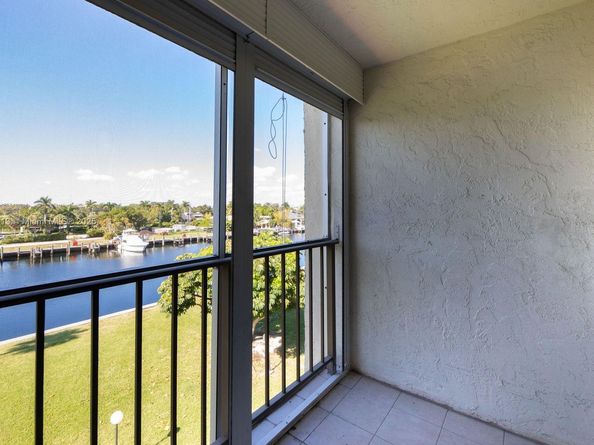601 Three Islands Blvd 404, Hallandale Beach FL 33009