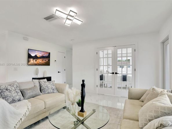 1220 NE 8th St, Pompano Beach FL 33060