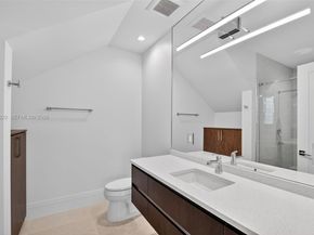 1017 S Palmway, Lake Worth FL 33460