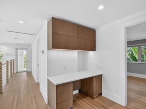 1017 S Palmway, Lake Worth FL 33460