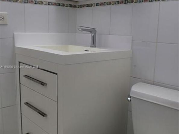 8990 SW 24th St 33, Miami FL 33165