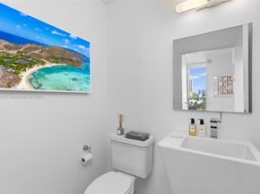 50 S Pointe Dr 1005, Miami Beach FL 33139