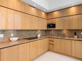 50 S Pointe Dr 1005, Miami Beach FL 33139