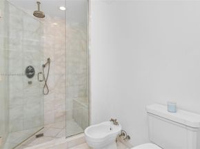50 S Pointe Dr 1005, Miami Beach FL 33139