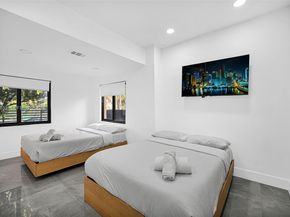 112 NW 53rd St, Miami FL 33127