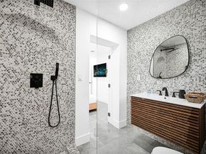 112 NW 53rd St, Miami FL 33127