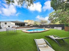 112 NW 53rd St, Miami FL 33127