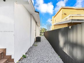 112 NW 53rd St, Miami FL 33127