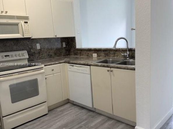 7130 NW 177th St 1038, Hialeah FL 33015