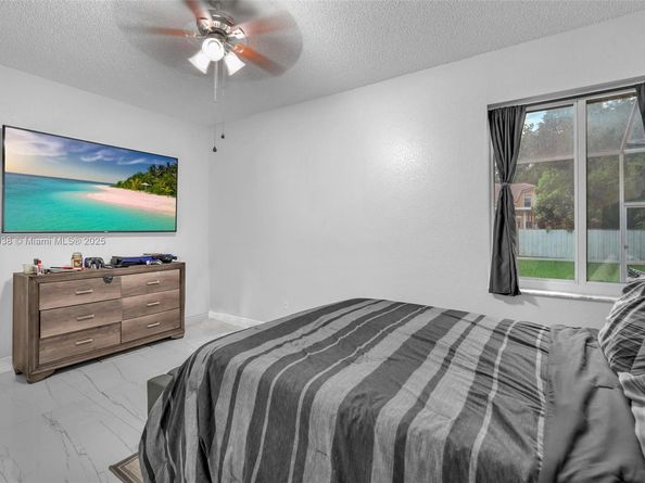 544 NW 159th Ln, Pembroke Pines FL 33028